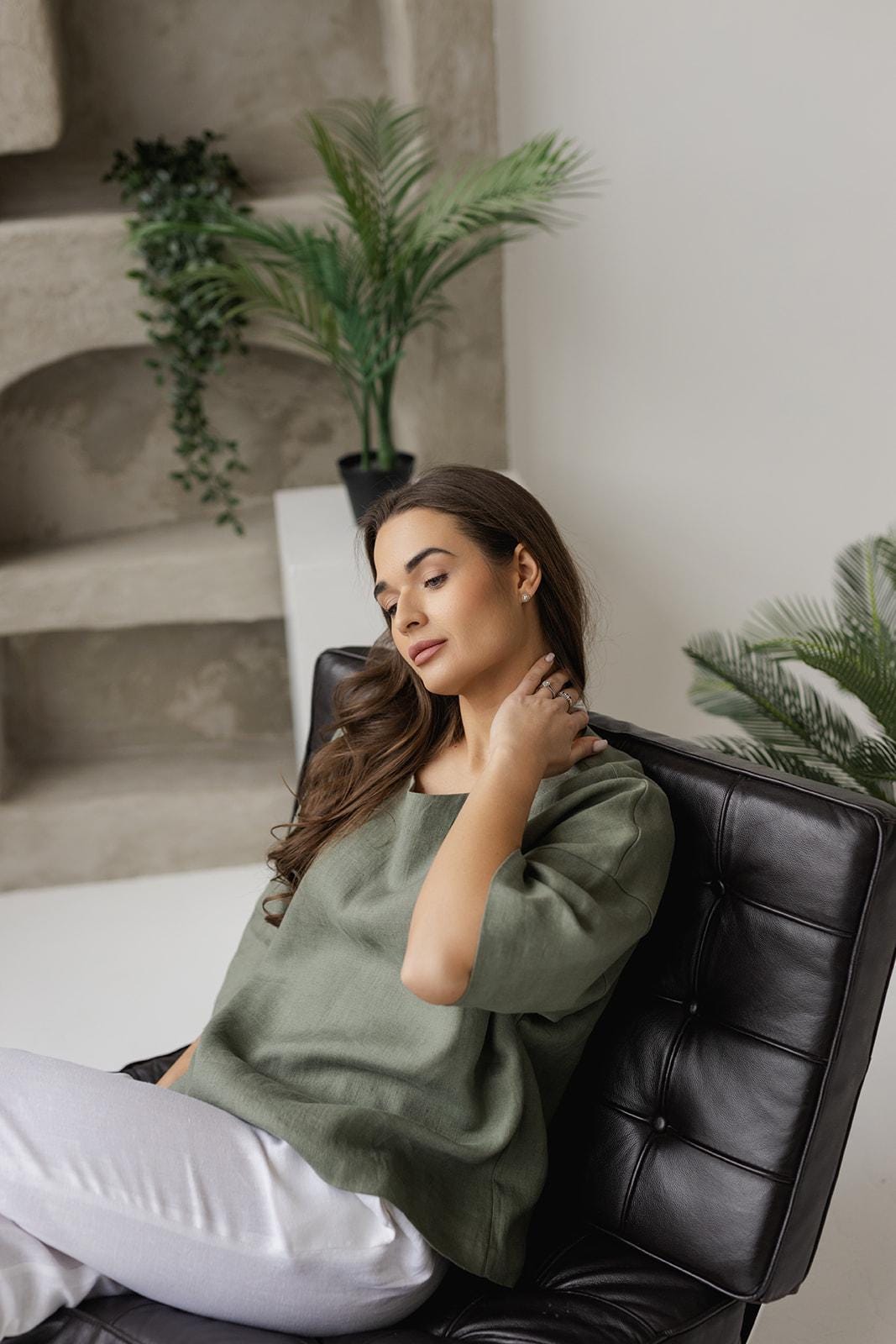 Loose-fit linen blouse for women – stylish, sustainable summer tunic with kimono-inspired sleeves.